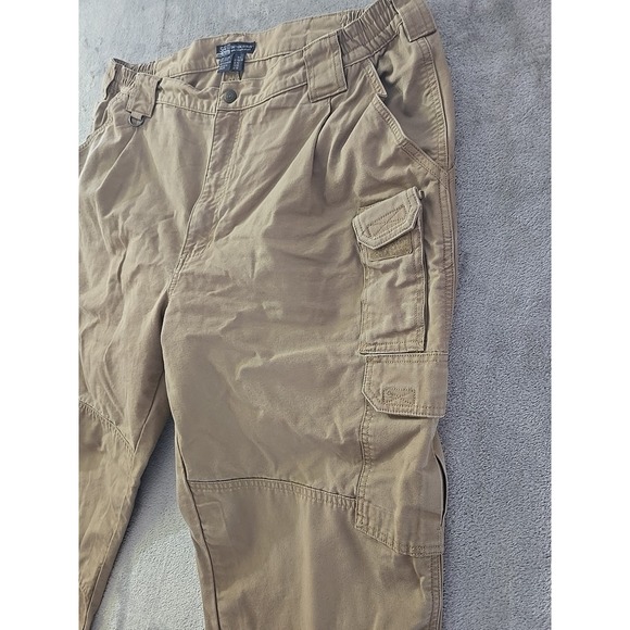 5.11 Tactical Series Mens Cargo Pants Khaki Cotton Size 42x32 Relaxed Fit - Picture 2 of 13